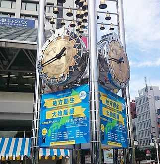 時計台バナー<br>
厚手ターポリン 時計台に4面引っ張り合うように設置。